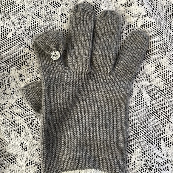 Calvin Klein Long Gloves with Matching Hat. Never worn - Picture 3 of 4